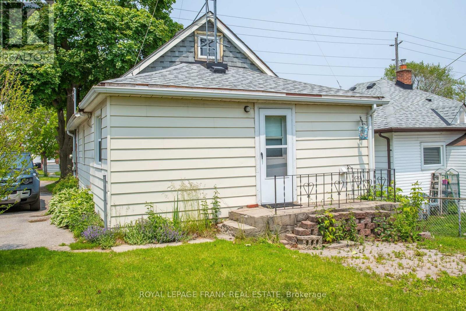 












377 ADELAIDE AVENUE W

,
Oshawa (McLaughlin),




Ontario
L1J2R7

