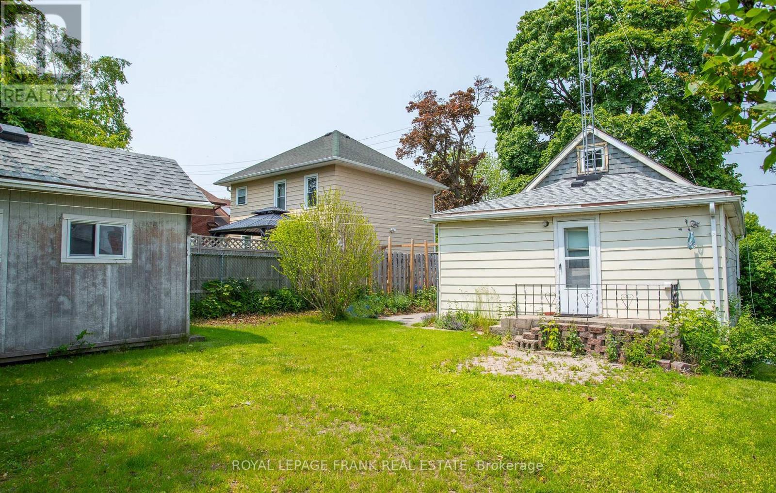 












377 ADELAIDE AVENUE W

,
Oshawa (McLaughlin),




Ontario
L1J2R7

