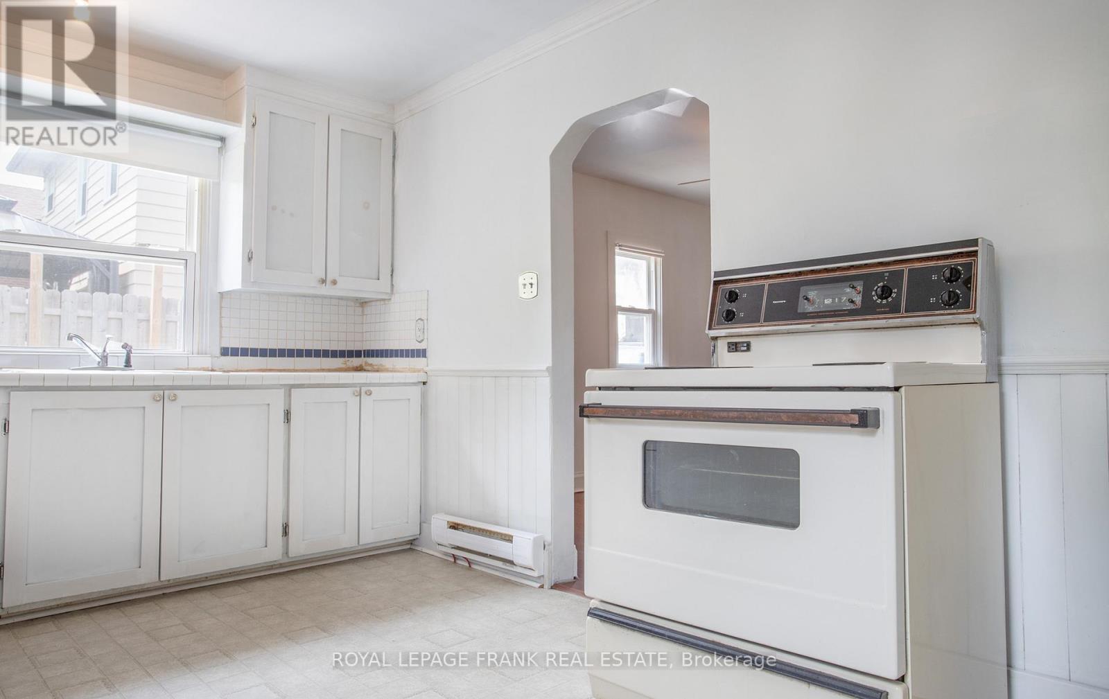 












377 ADELAIDE AVENUE W

,
Oshawa (McLaughlin),




Ontario
L1J2R7

