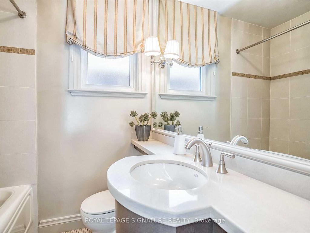









20


Roblin

Avenue,
Toronto,




ON
M4C 3P8


