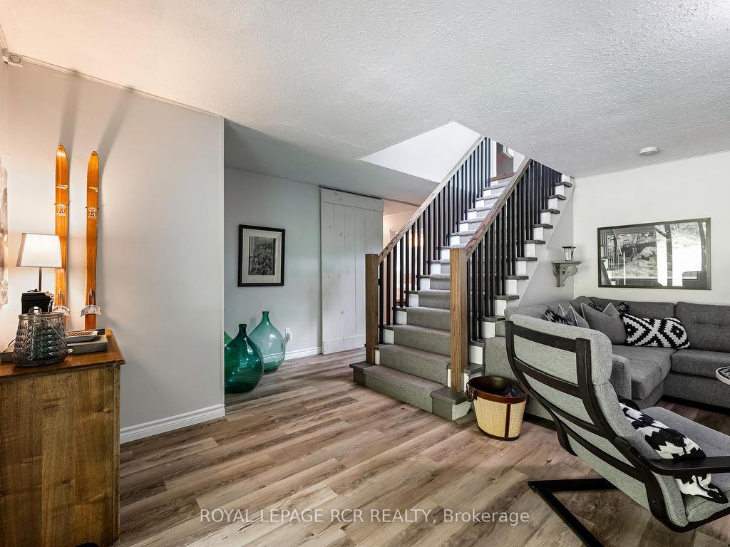 









427049


25th

Side Road,
Mono,




ON
L9V 1E5


