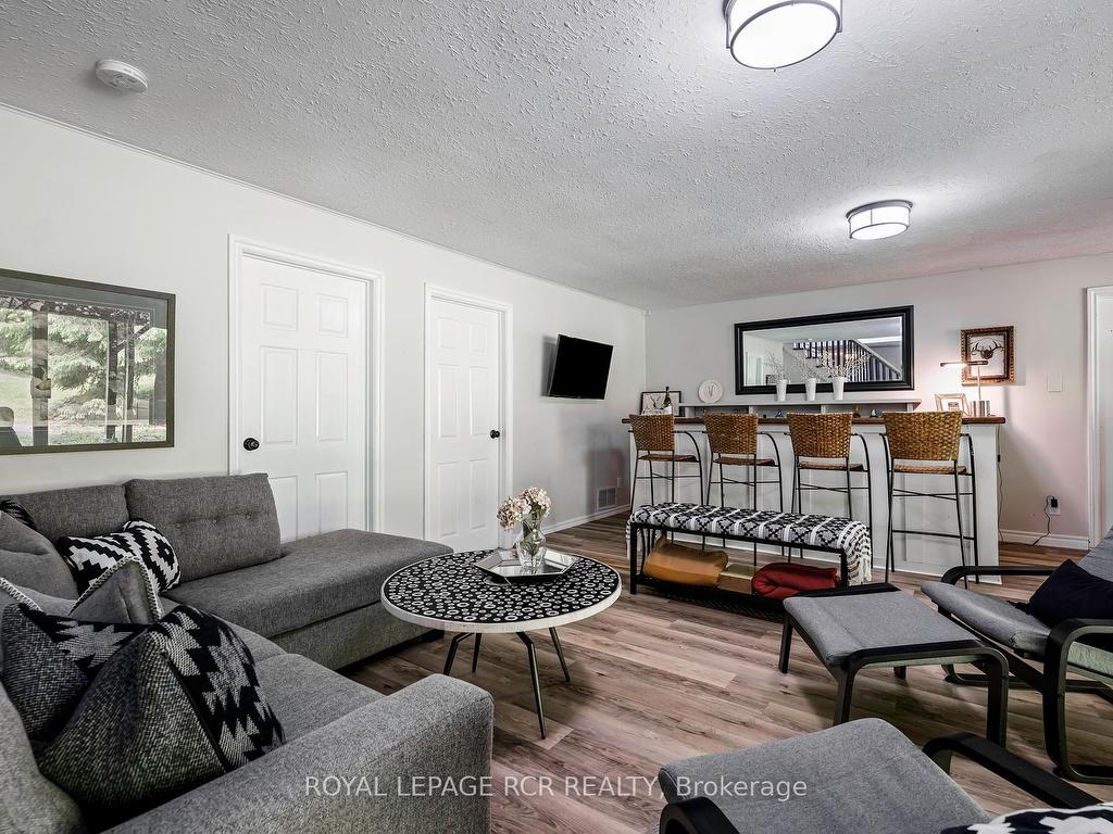 









427049


25th

Side Road,
Mono,




ON
L9V 1E5

