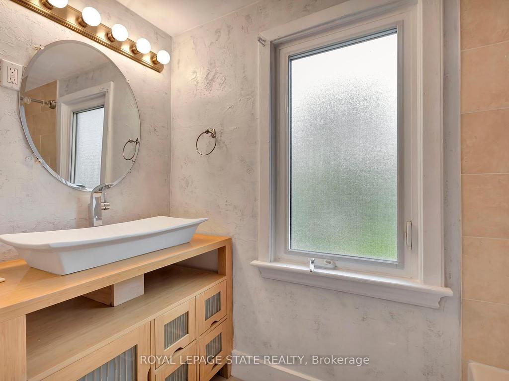 









121


King

Street East,
Hamilton,




ON
L8G 1L2

