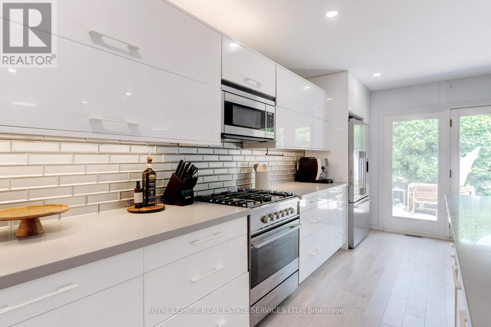 












2139 MARC LANE

,
Burlington,




Ontario
L7M3P7

