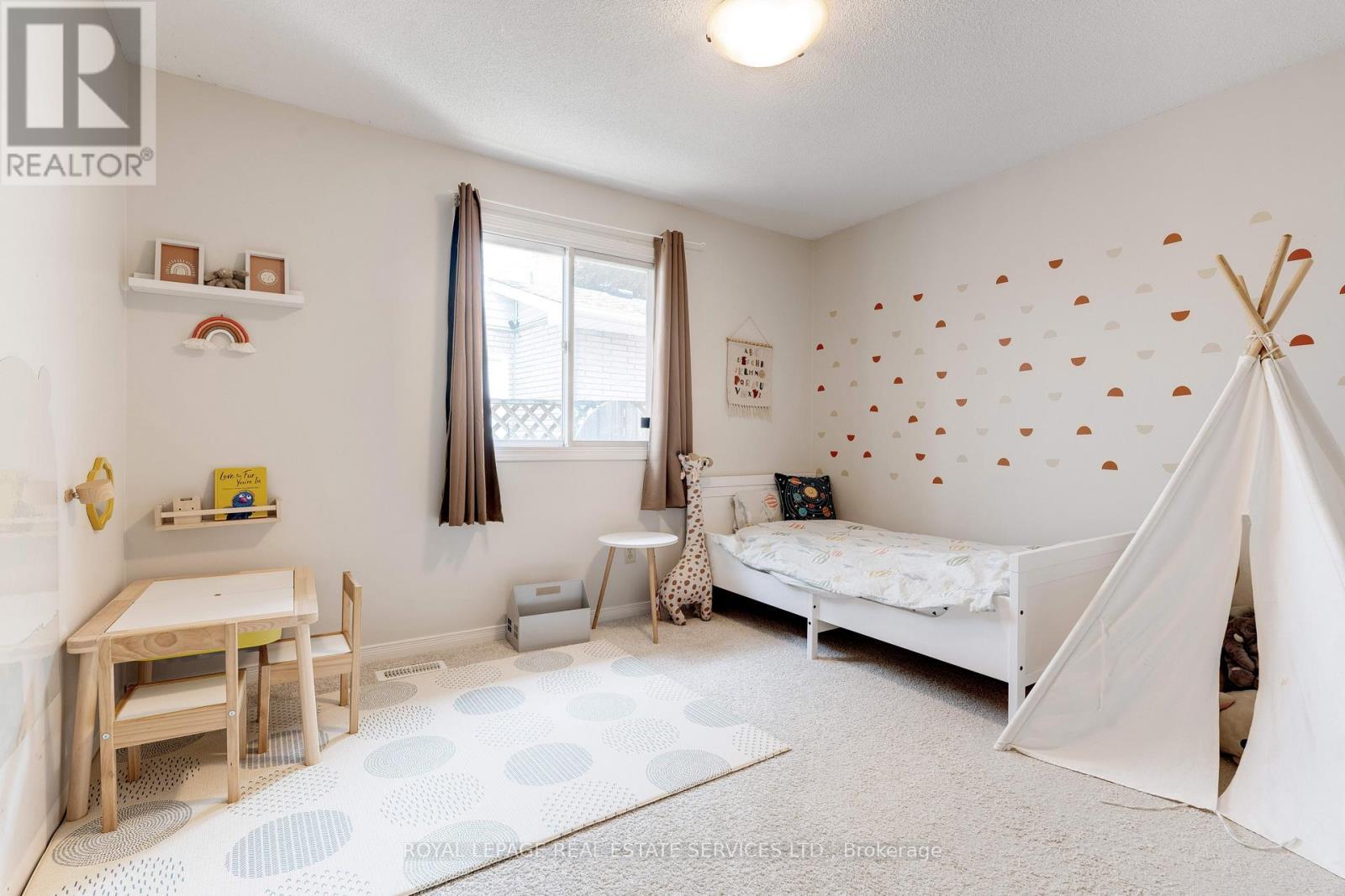 












2139 MARC LANE

,
Burlington,




Ontario
L7M3P7

