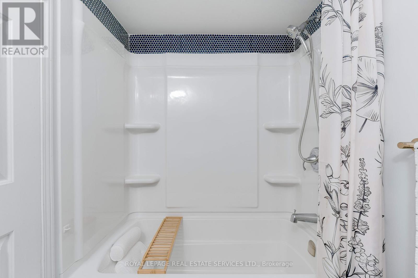 












2139 MARC LANE

,
Burlington,




Ontario
L7M3P7

