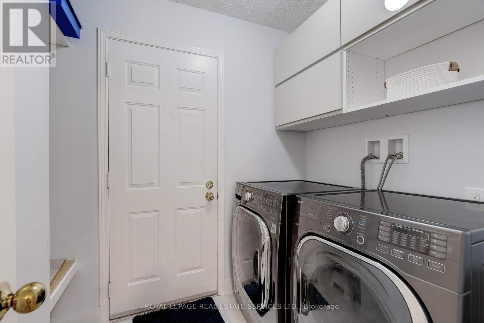 












2139 MARC LANE

,
Burlington,




Ontario
L7M3P7

