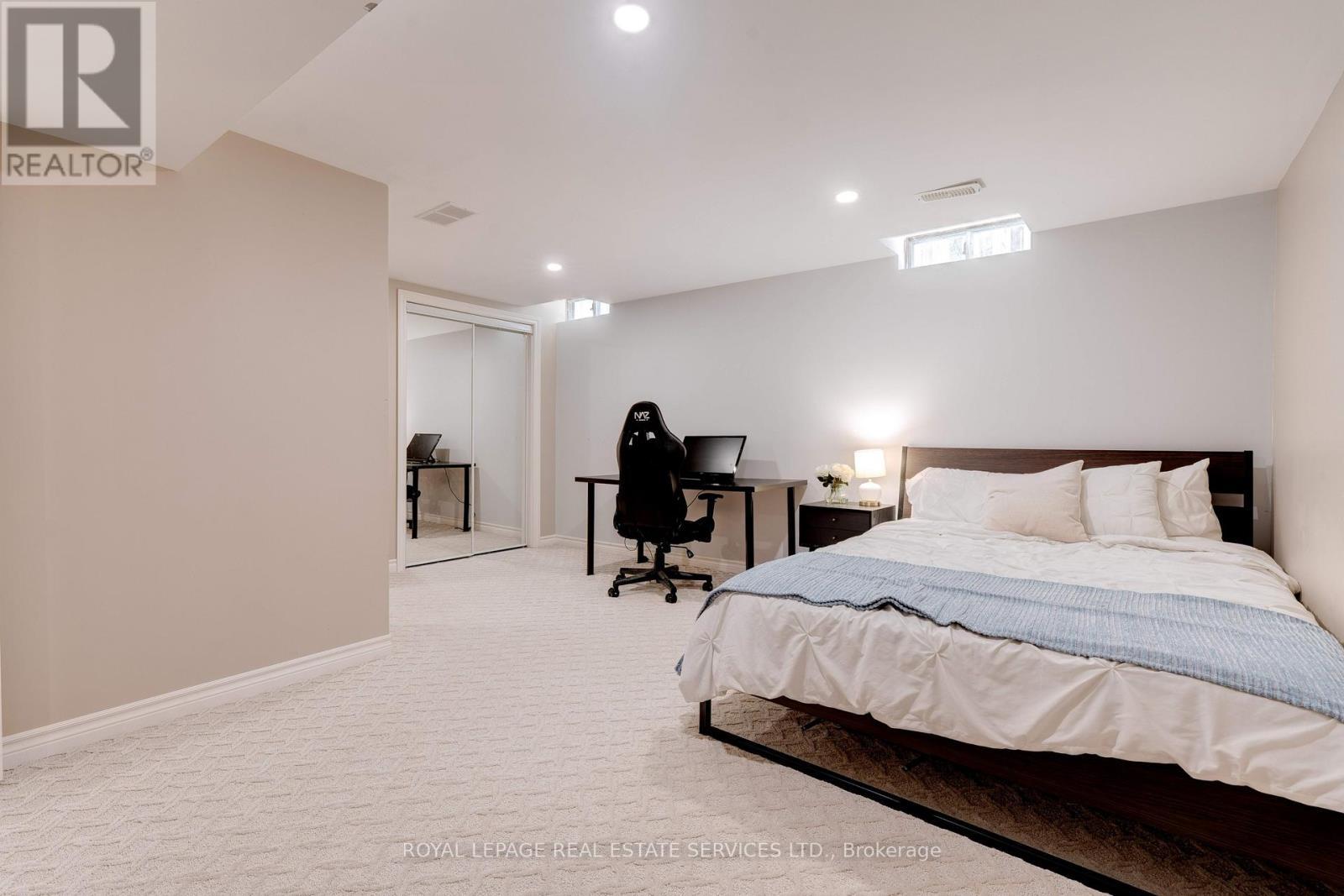 












2139 MARC LANE

,
Burlington,




Ontario
L7M3P7

