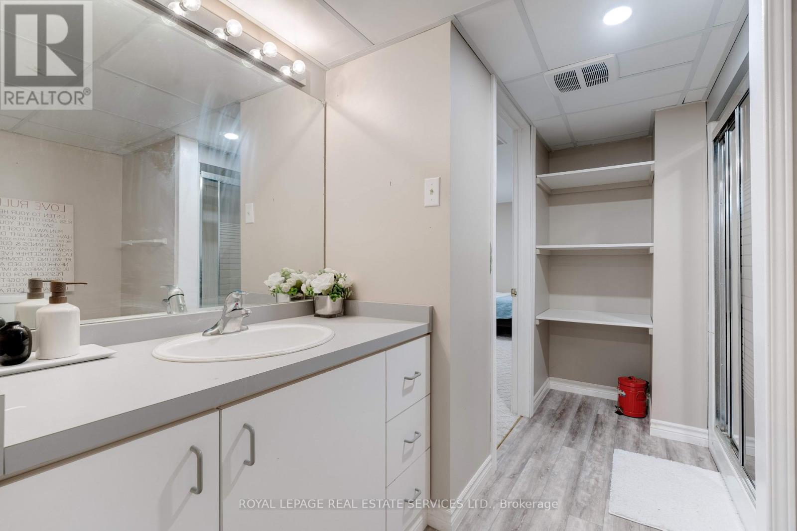 












2139 MARC LANE

,
Burlington,




Ontario
L7M3P7

