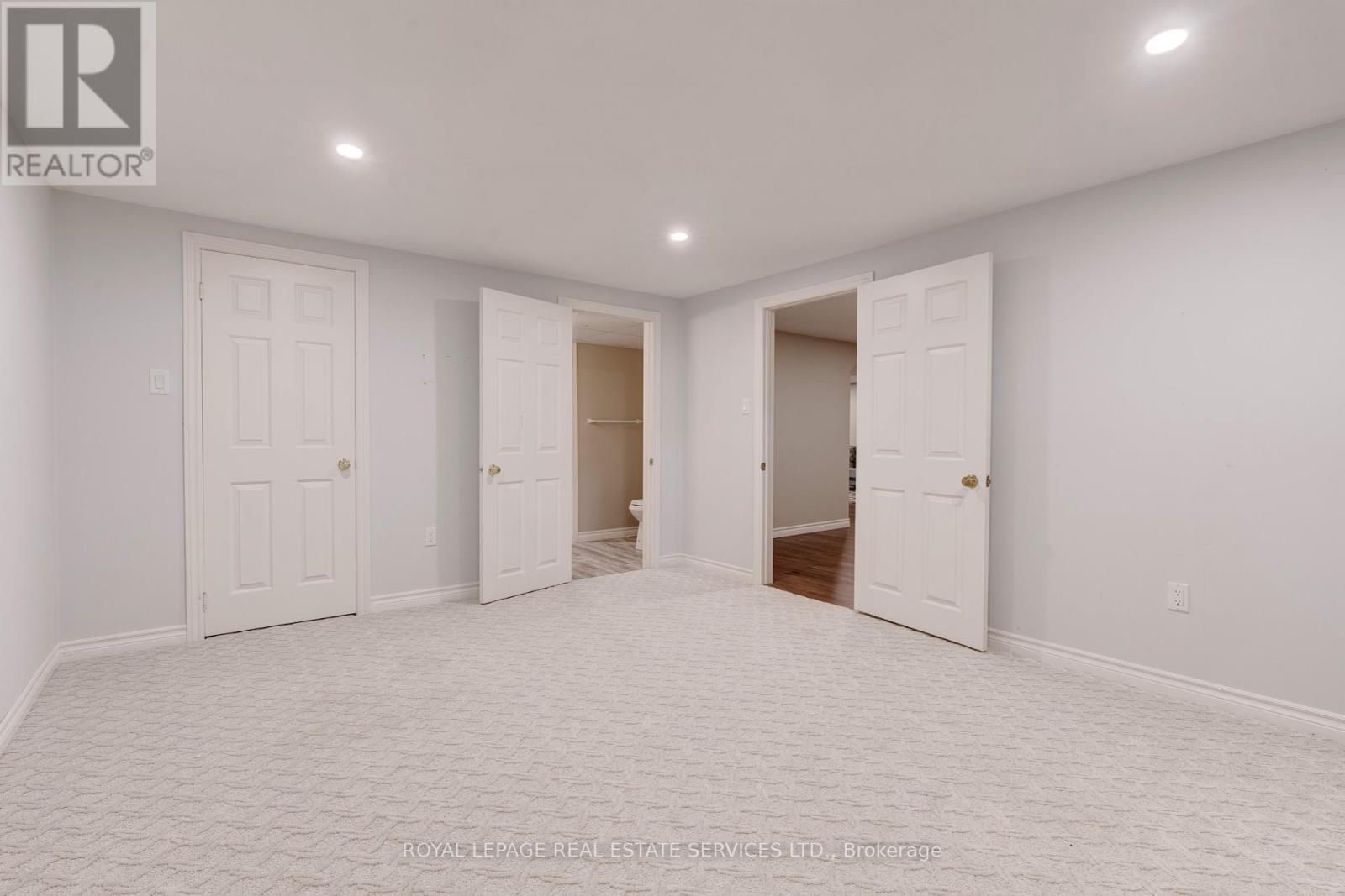 












2139 MARC LANE

,
Burlington,




Ontario
L7M3P7

