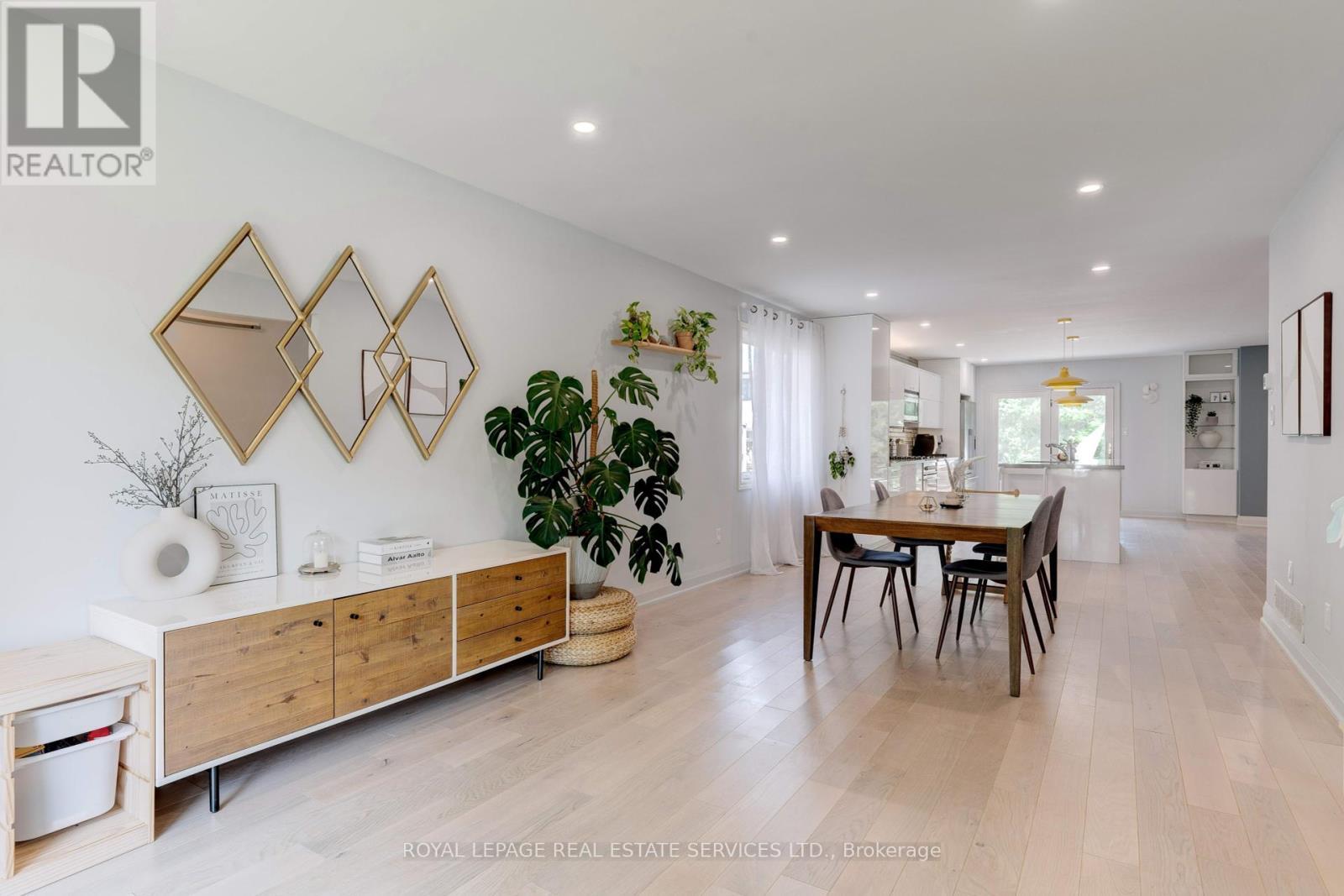 












2139 MARC LANE

,
Burlington,




Ontario
L7M3P7


