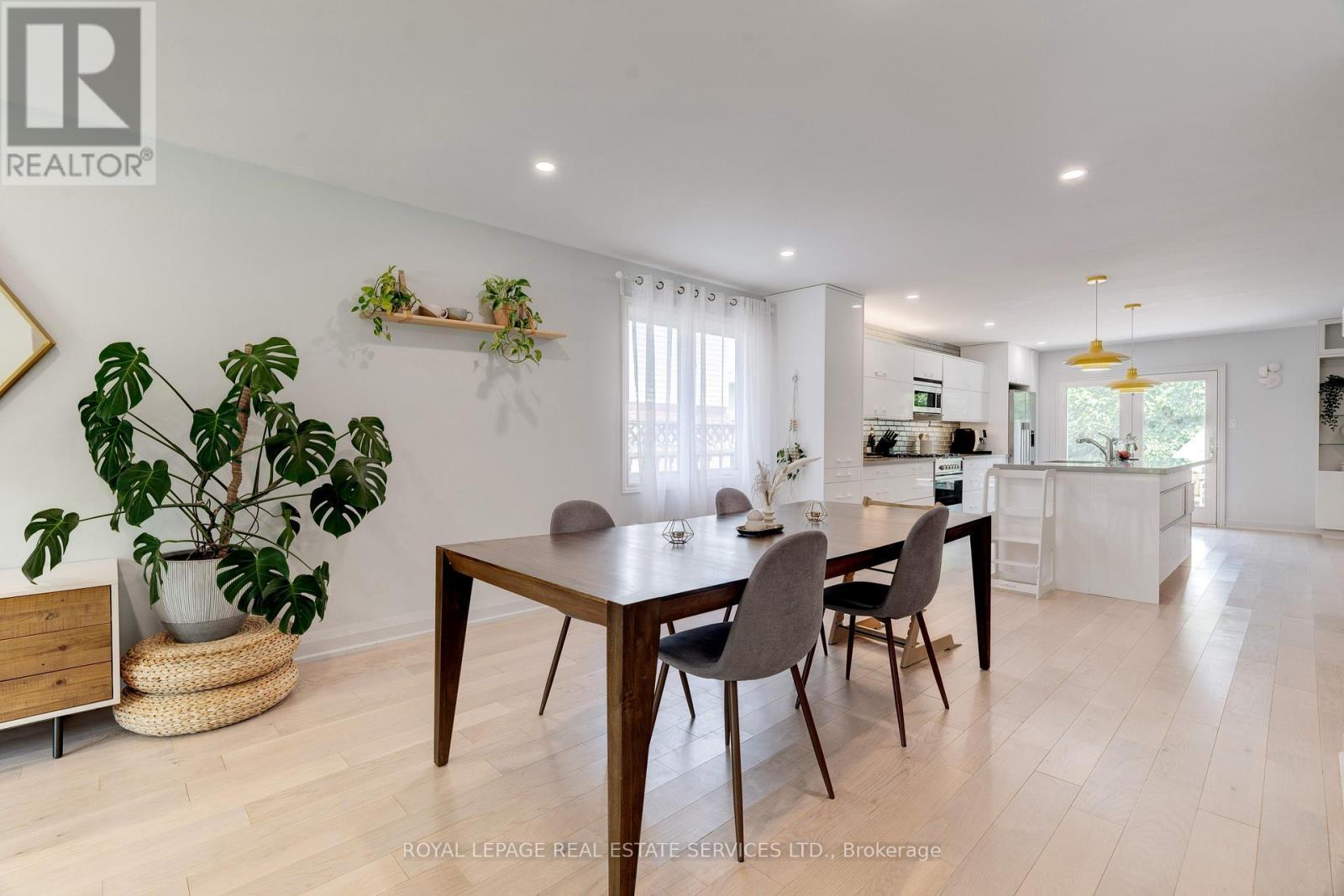 












2139 MARC LANE

,
Burlington,




Ontario
L7M3P7

