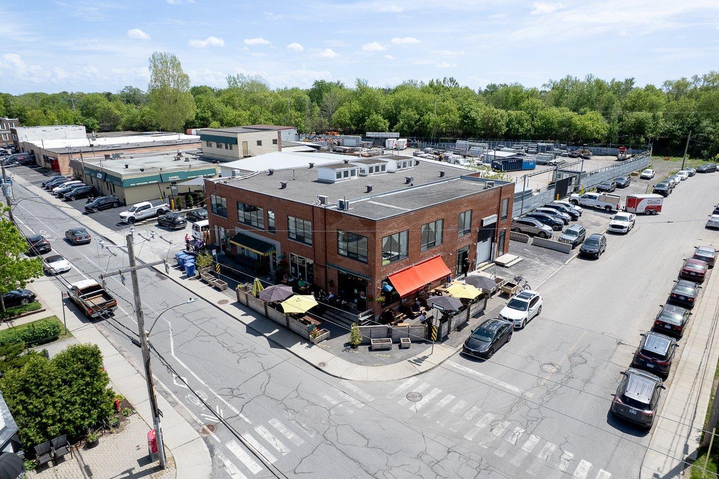 









205

 - 215


Av. St-Denis

,
Saint-Lambert,




QC
J4P2G4

