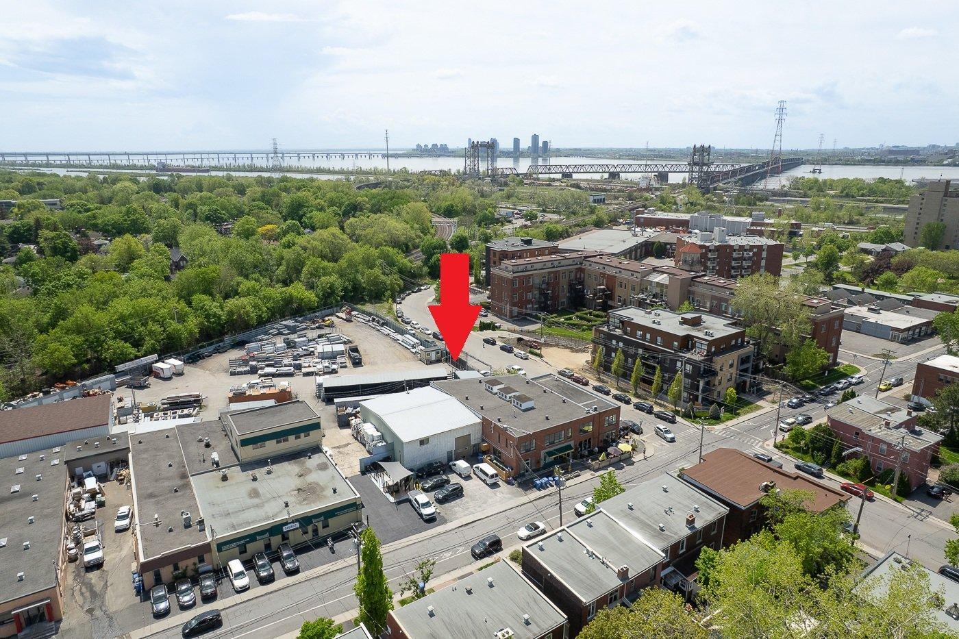 









205

 - 215


Av. St-Denis

,
Saint-Lambert,




QC
J4P2G4

