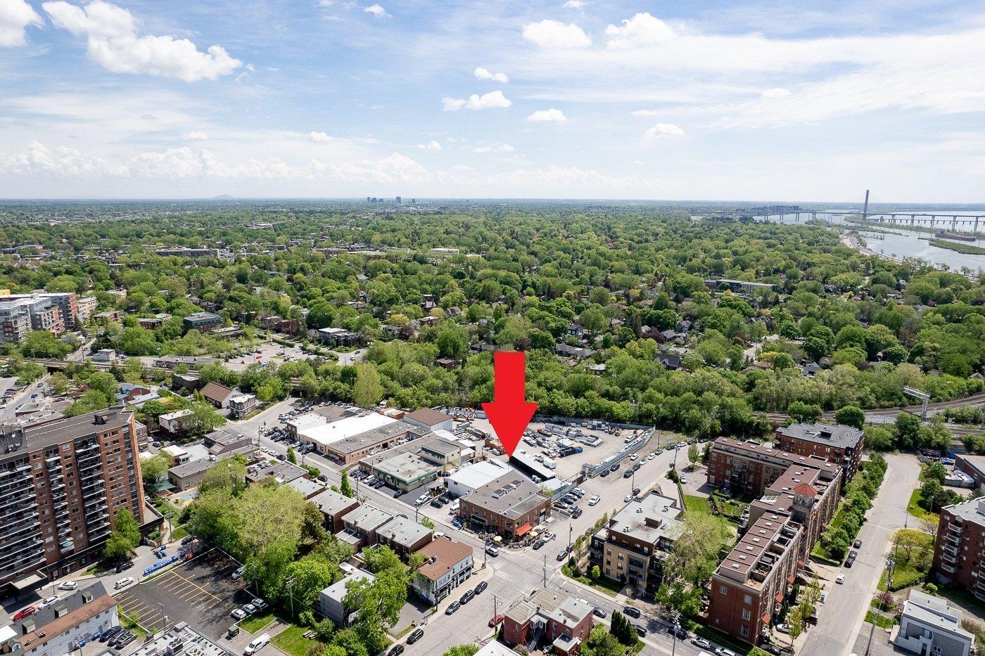 









205

 - 215


Av. St-Denis

,
Saint-Lambert,




QC
J4P2G4

