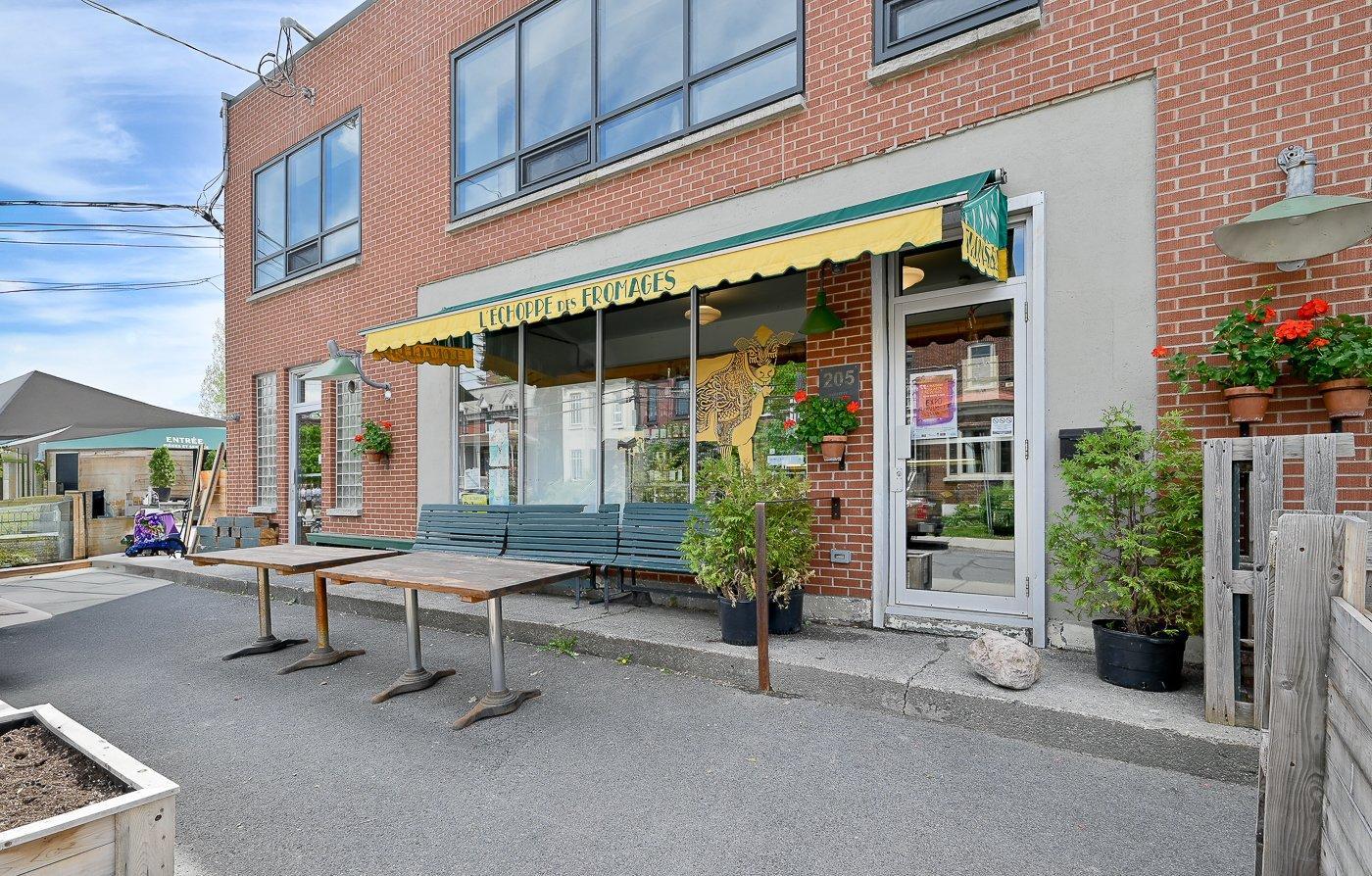 









205

 - 215


Av. St-Denis

,
Saint-Lambert,




QC
J4P2G4

