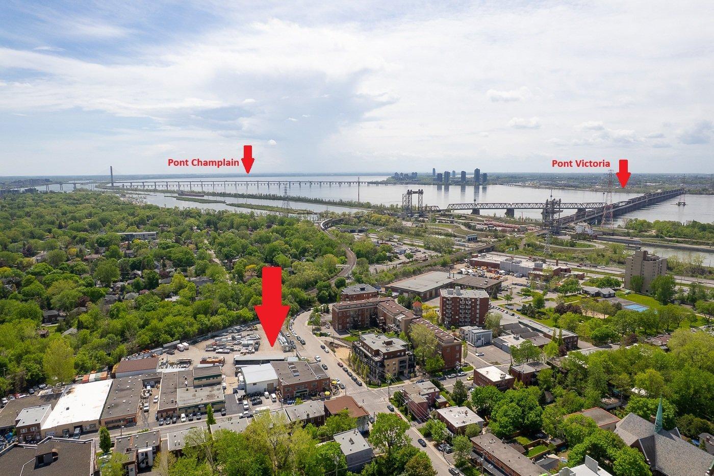 









205

 - 215


Av. St-Denis

,
Saint-Lambert,




QC
J4P2G4

