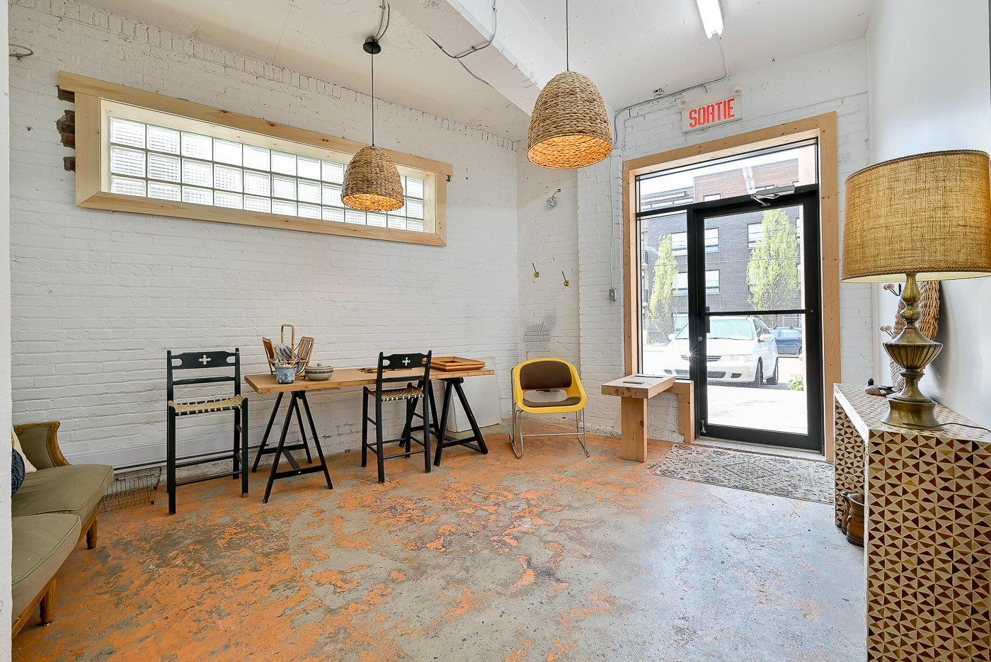 









205

 - 215


Av. St-Denis

,
Saint-Lambert,




QC
J4P2G4

