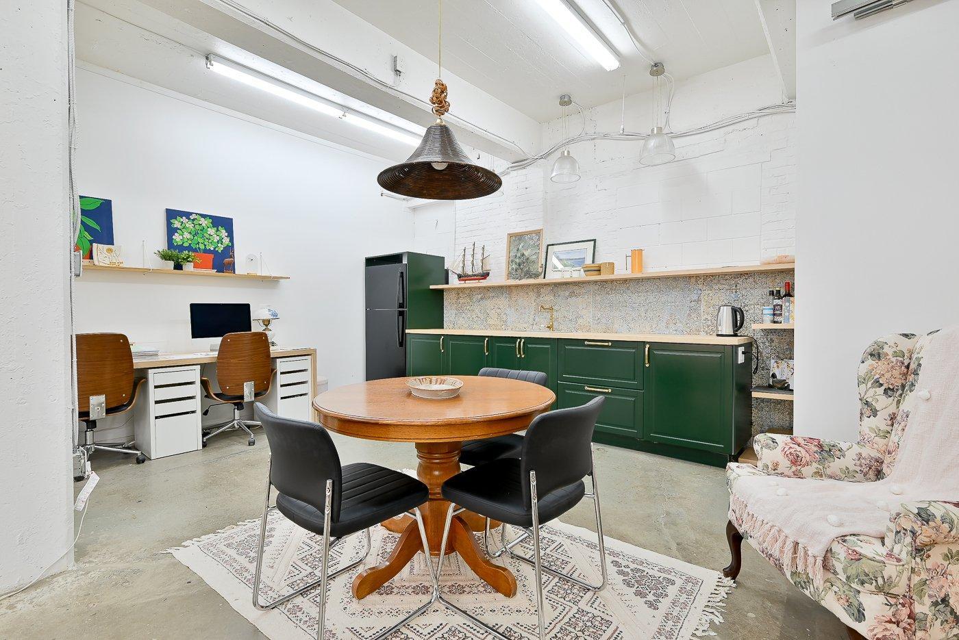 









205

 - 215


Av. St-Denis

,
Saint-Lambert,




QC
J4P2G4

