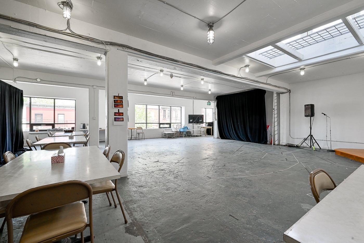 









205

 - 215


Av. St-Denis

,
Saint-Lambert,




QC
J4P2G4

