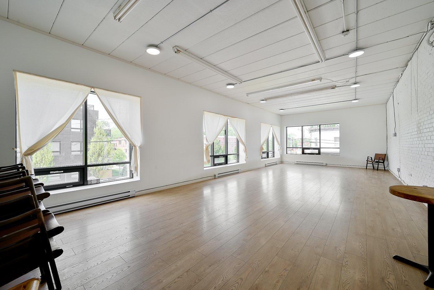 









205

 - 215


Av. St-Denis

,
Saint-Lambert,




QC
J4P2G4

