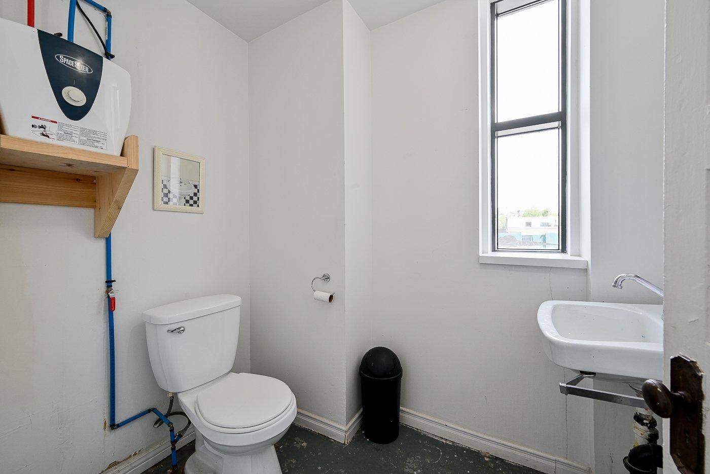 









205

 - 215


Av. St-Denis

,
Saint-Lambert,




QC
J4P2G4

