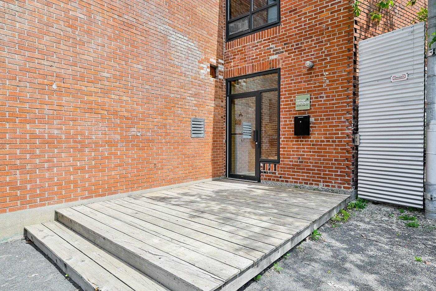 









205

 - 215


Av. St-Denis

,
Saint-Lambert,




QC
J4P2G4

