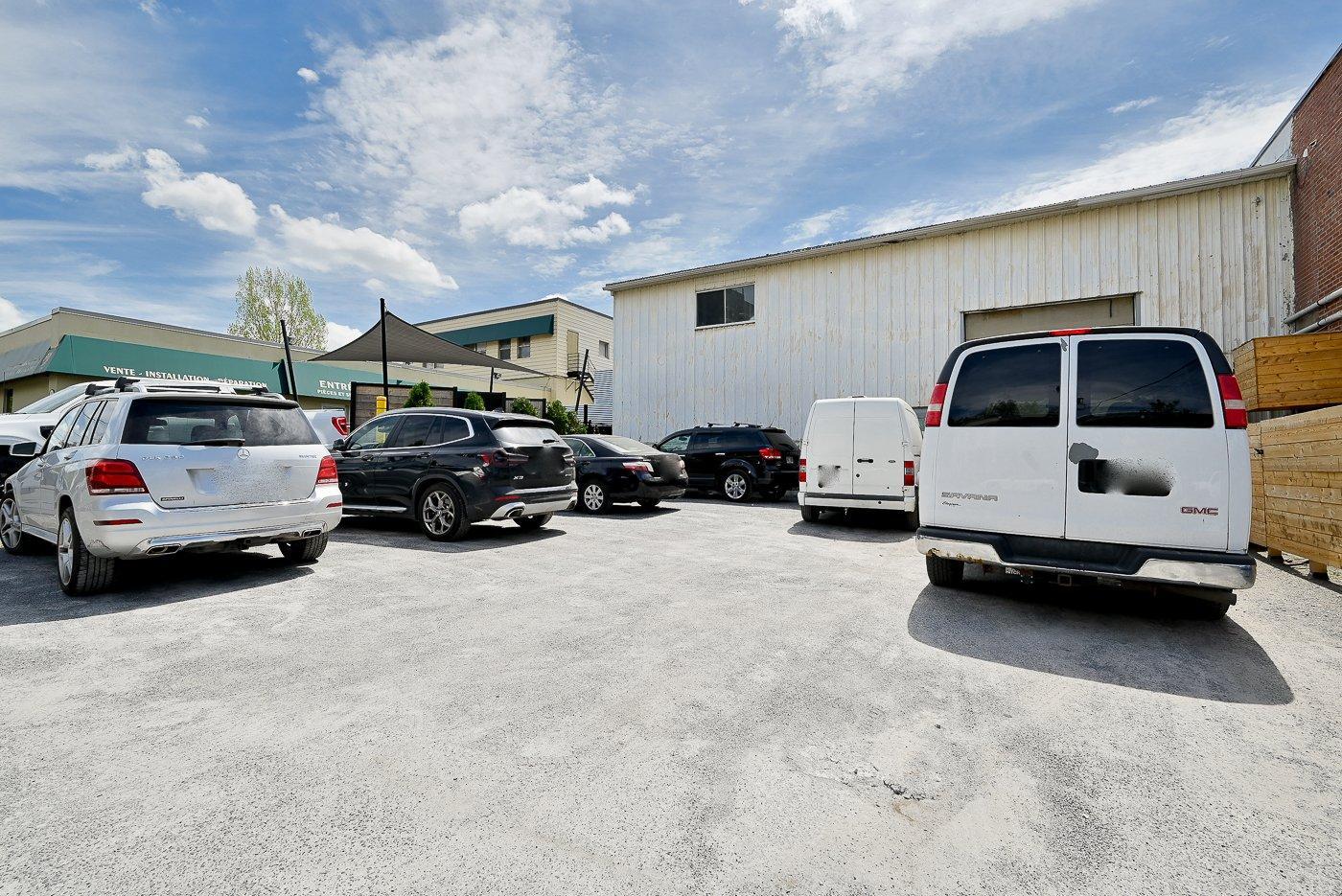 









205

 - 215


Av. St-Denis

,
Saint-Lambert,




QC
J4P2G4

