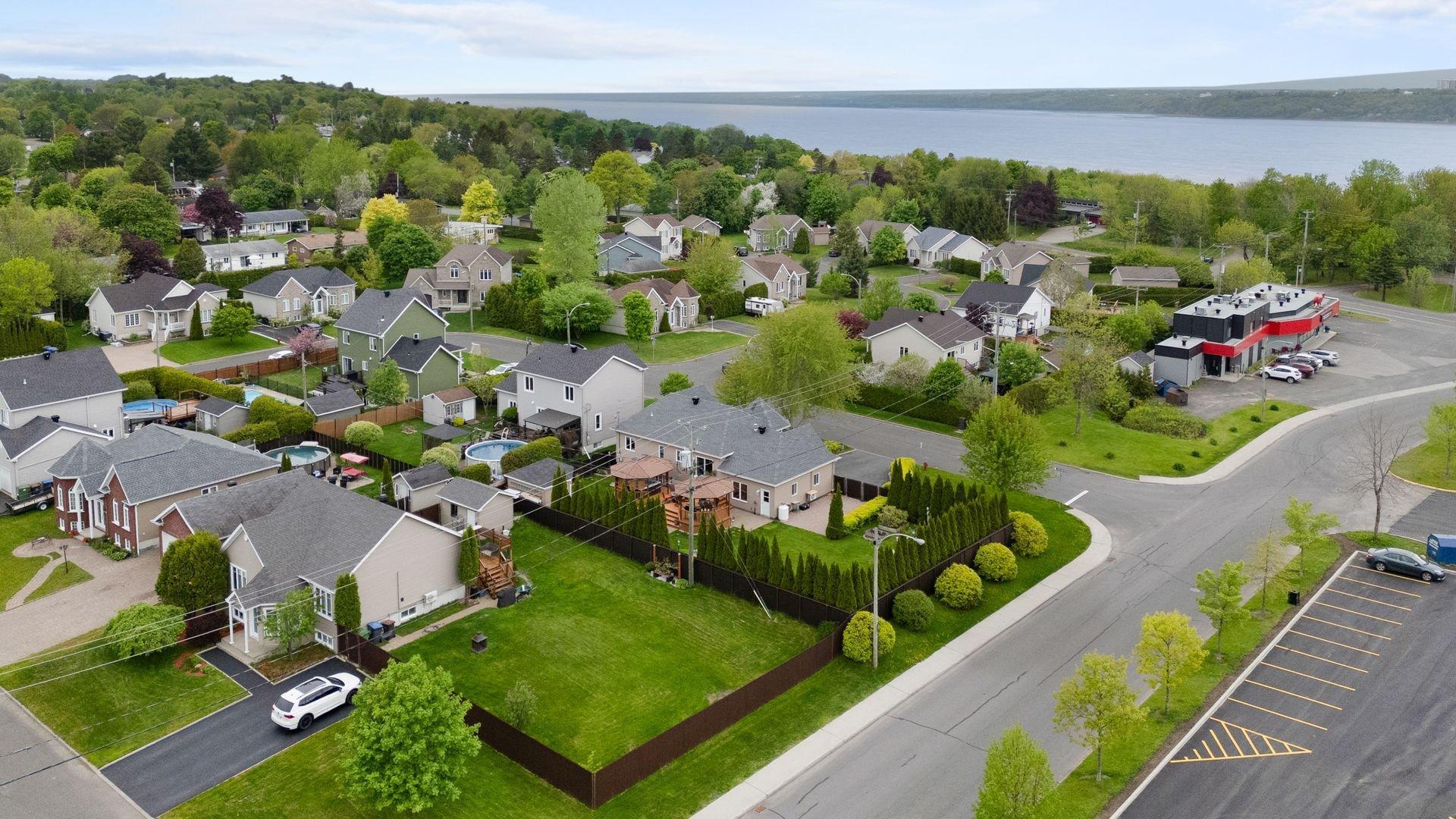 









780


Rue Marie-Louise-Lemelin

,
Lévis (Les Chutes-de-la-Chaudière-Ouest),




QC
G7A0B6

