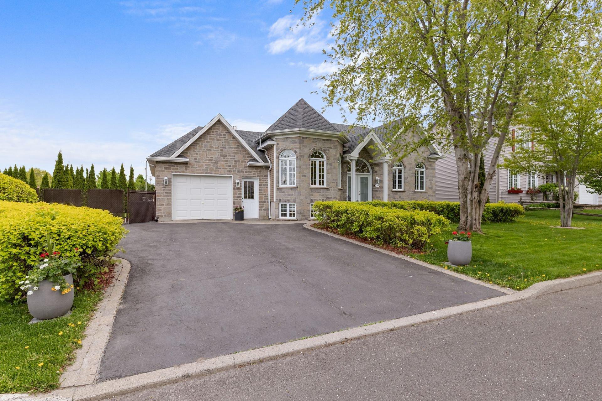 









780


Rue Marie-Louise-Lemelin

,
Lévis (Les Chutes-de-la-Chaudière-Ouest),




QC
G7A0B6

