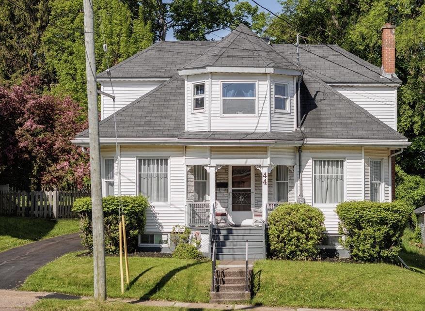 












44 Aberdeen Street

,
Truro,




NS
B2N 2V3

