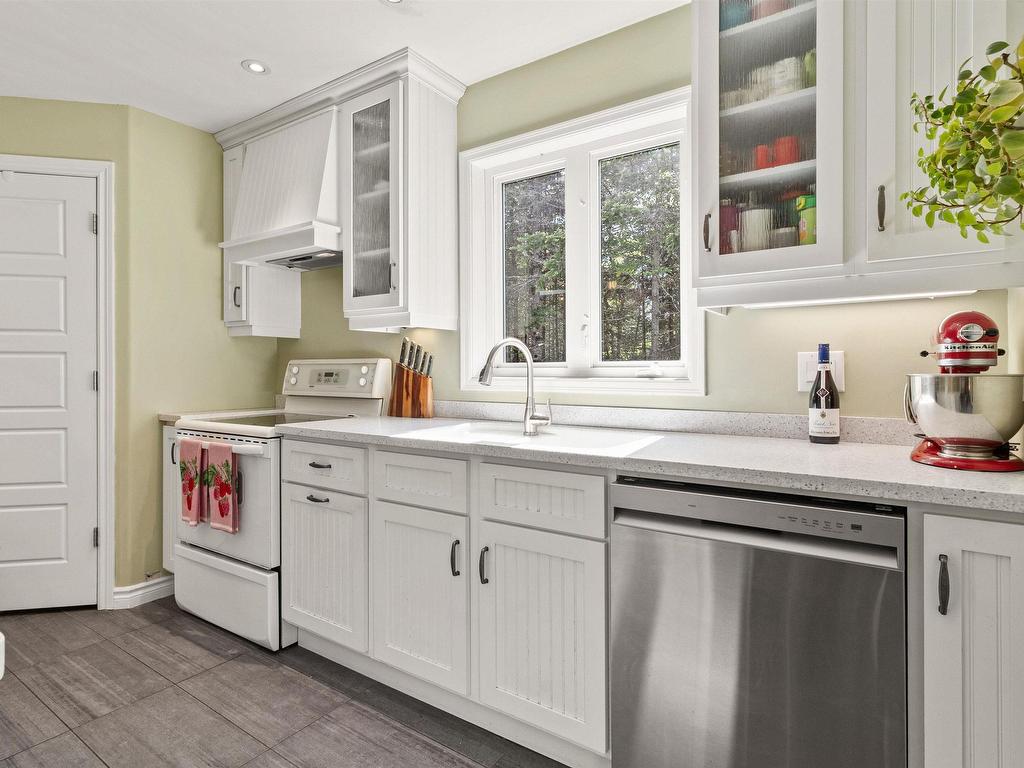 












252 Hillside Drive

,
Boutiliers Point,




NS
B3Z 1W8


