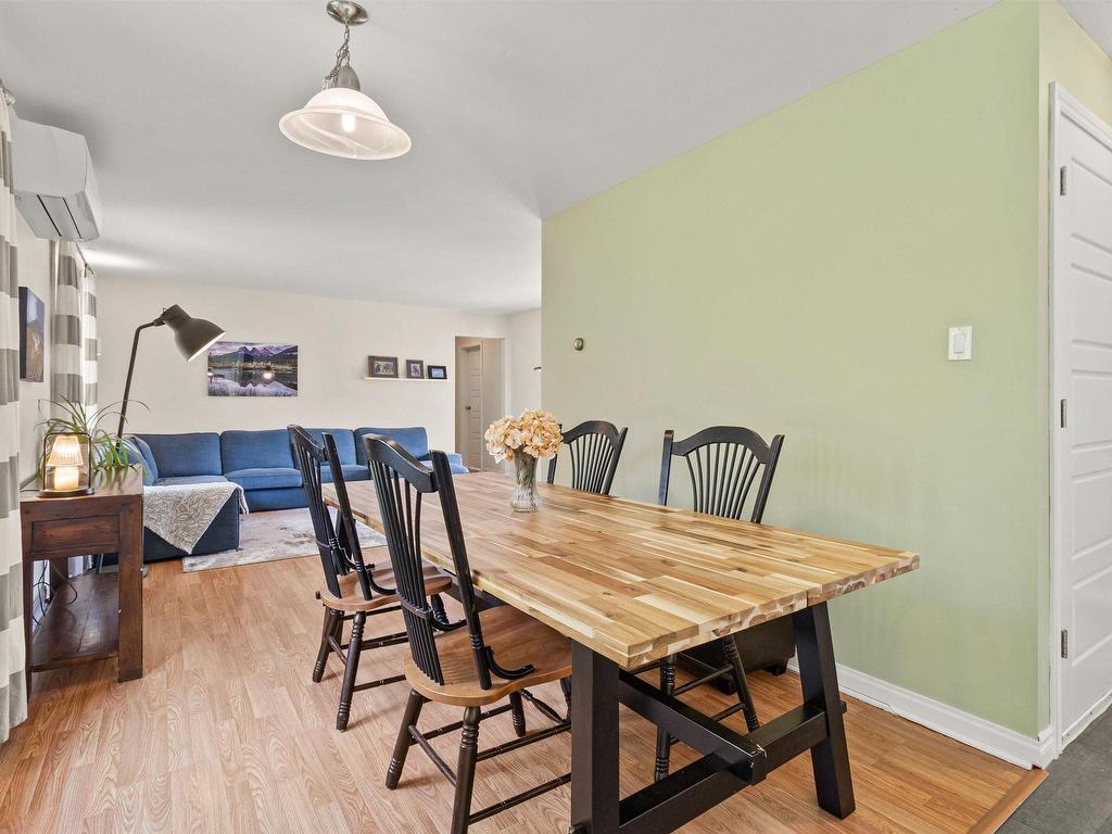 












252 Hillside Drive

,
Boutiliers Point,




NS
B3Z 1W8

