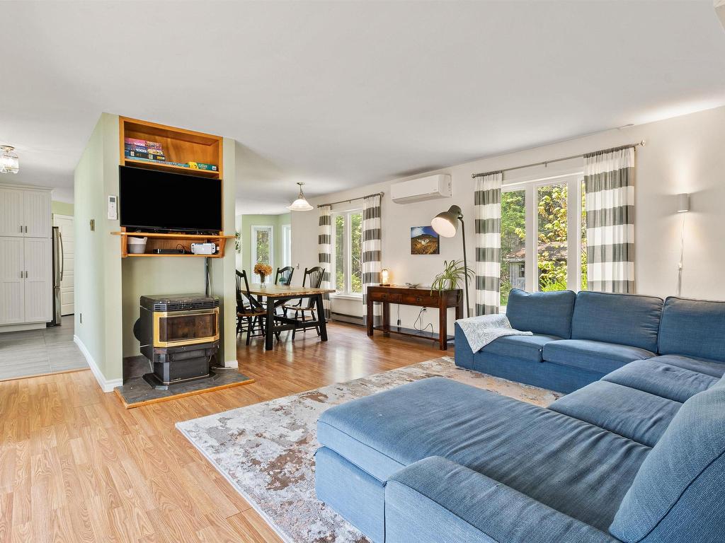 












252 Hillside Drive

,
Boutiliers Point,




NS
B3Z 1W8

