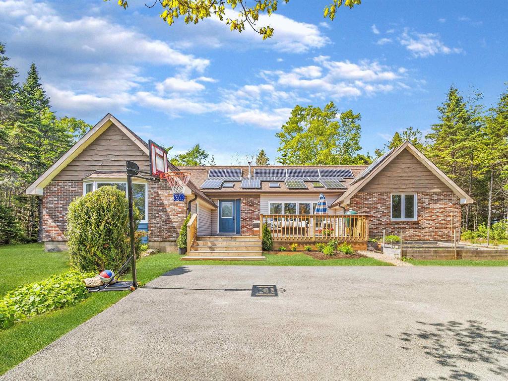 












252 Hillside Drive

,
Boutiliers Point,




NS
B3Z 1W8

