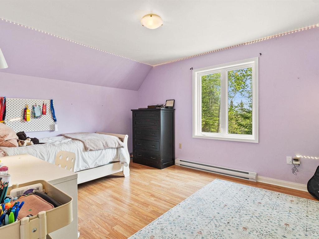 












252 Hillside Drive

,
Boutiliers Point,




NS
B3Z 1W8


