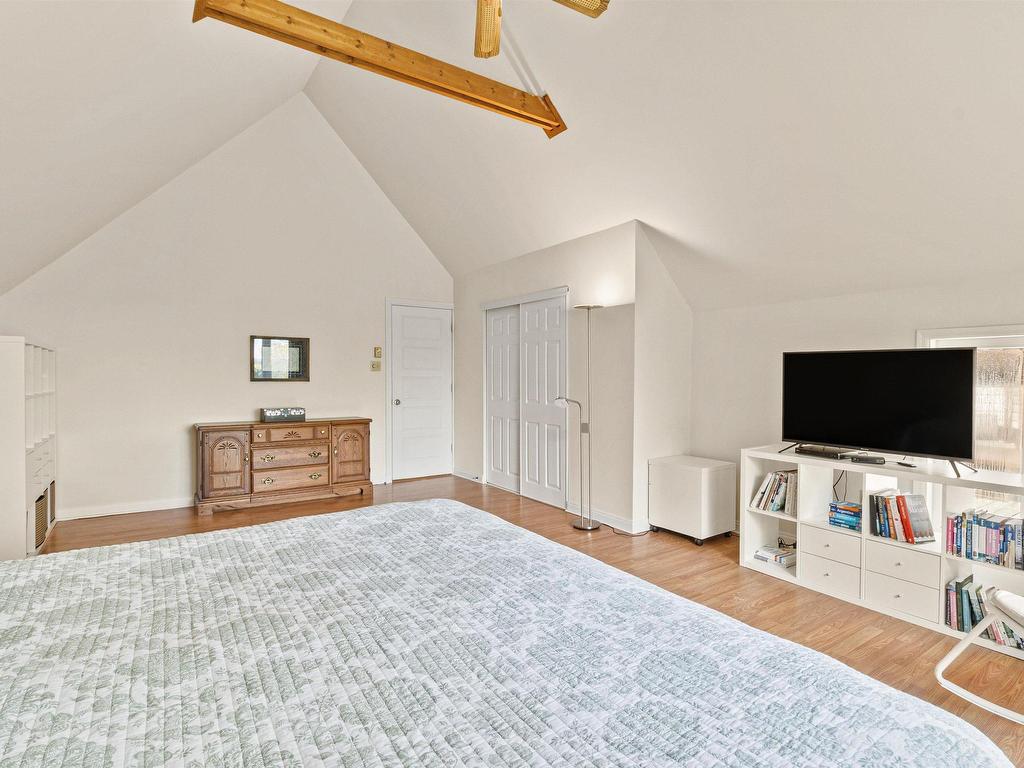 












252 Hillside Drive

,
Boutiliers Point,




NS
B3Z 1W8

