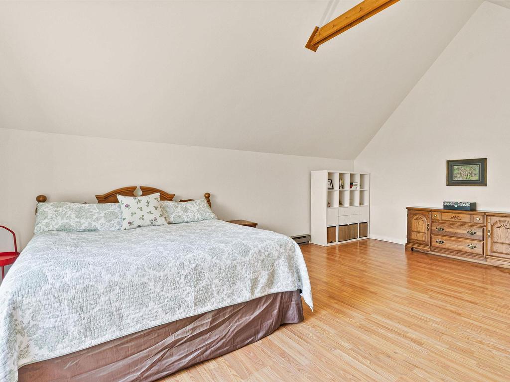 












252 Hillside Drive

,
Boutiliers Point,




NS
B3Z 1W8

