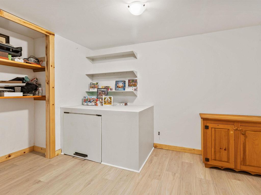 












252 Hillside Drive

,
Boutiliers Point,




NS
B3Z 1W8

