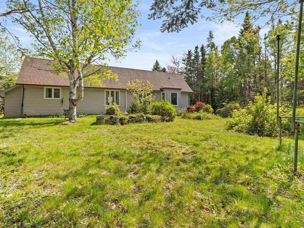 












252 Hillside Drive

,
Boutiliers Point,




NS
B3Z 1W8

