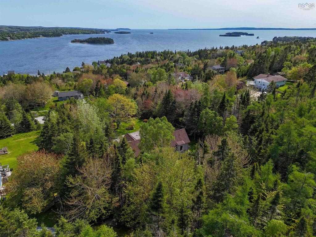 












252 Hillside Drive

,
Boutiliers Point,




NS
B3Z 1W8


