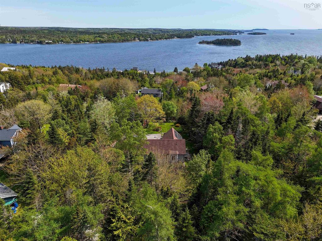 












252 Hillside Drive

,
Boutiliers Point,




NS
B3Z 1W8

