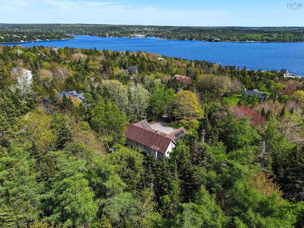 












252 Hillside Drive

,
Boutiliers Point,




NS
B3Z 1W8

