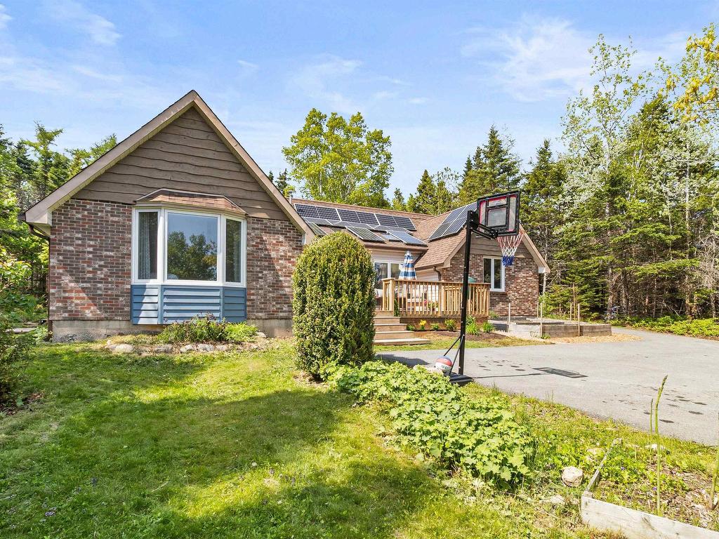 












252 Hillside Drive

,
Boutiliers Point,




NS
B3Z 1W8

