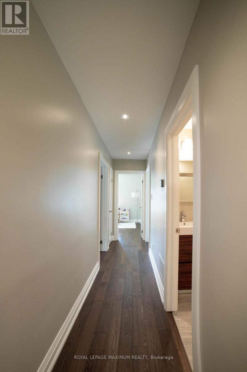 












76 LANGHOLM DRIVE

,
Toronto,




Ontario
M3M2R8

