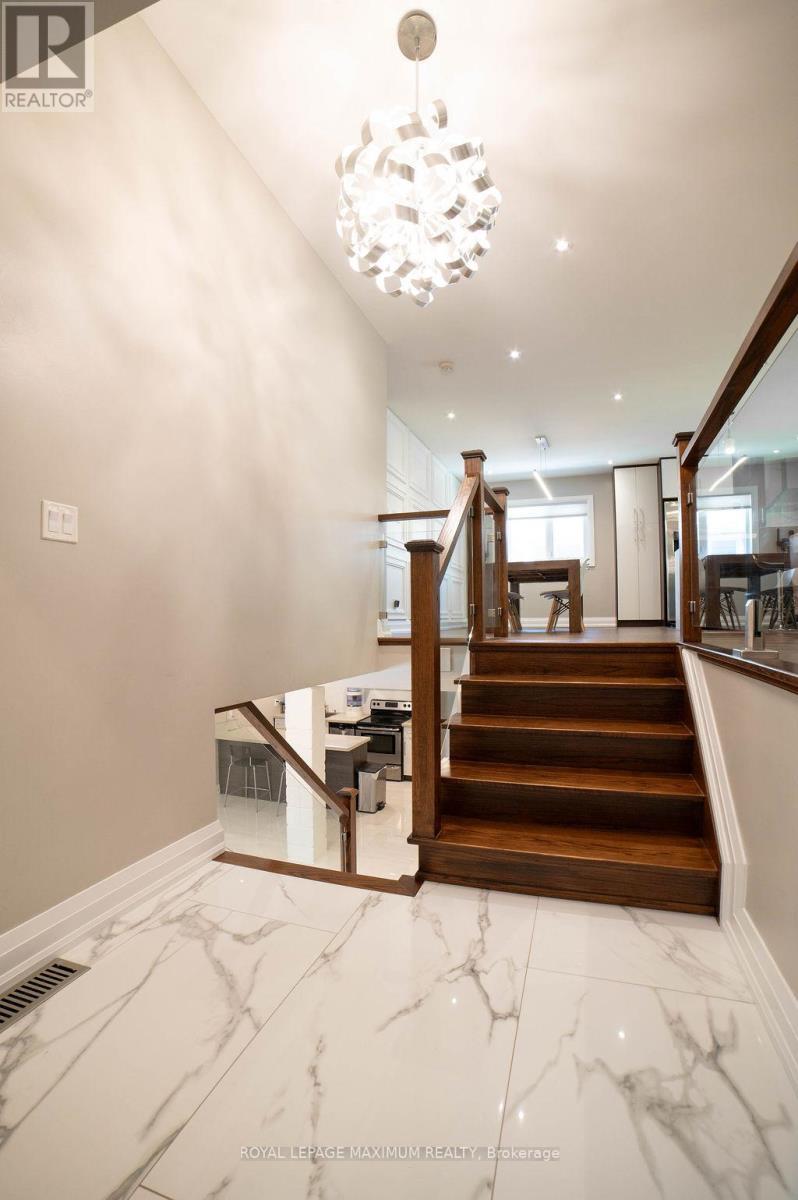 












76 LANGHOLM DRIVE

,
Toronto,




Ontario
M3M2R8

