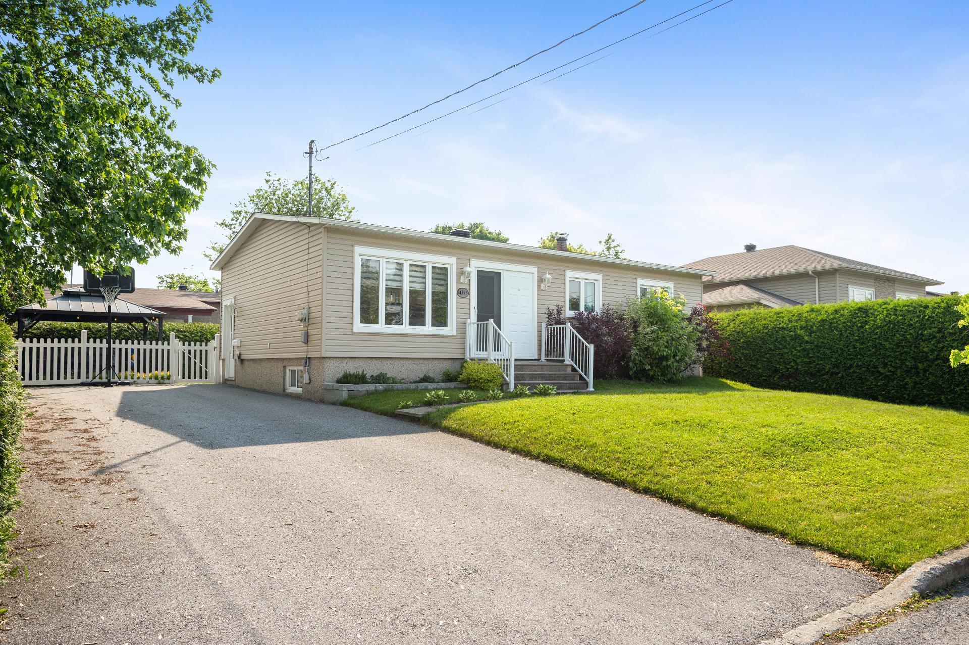 









14385


Av. Guertin

,
Saint-Hyacinthe,




QC
J2R1M3

