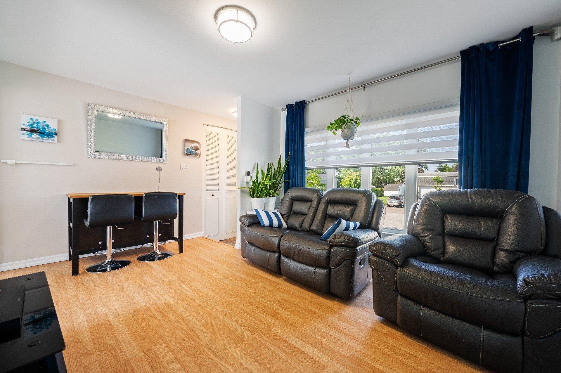 









14385


Av. Guertin

,
Saint-Hyacinthe,




QC
J2R1M3

