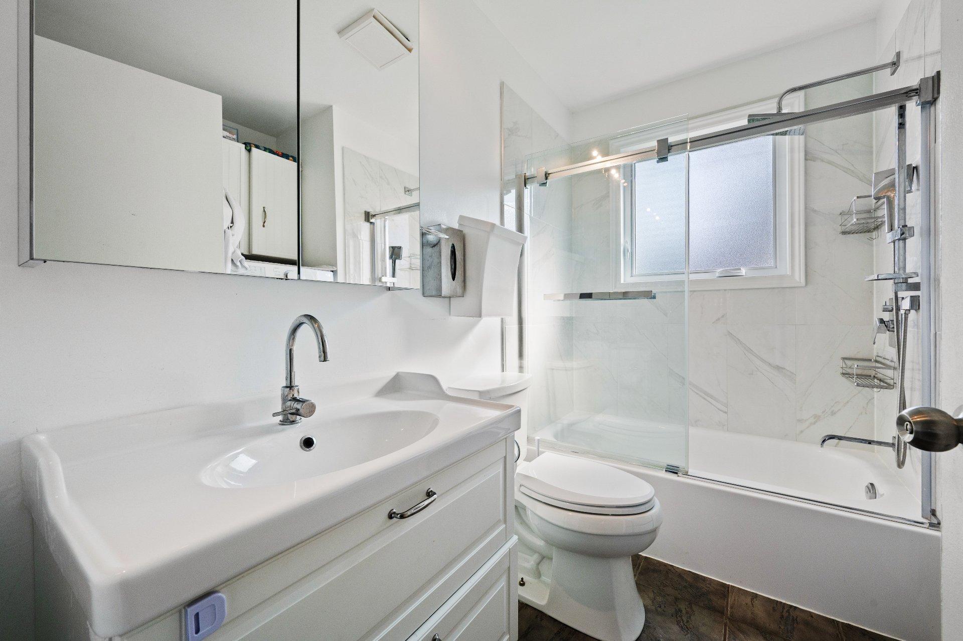 









14385


Av. Guertin

,
Saint-Hyacinthe,




QC
J2R1M3

