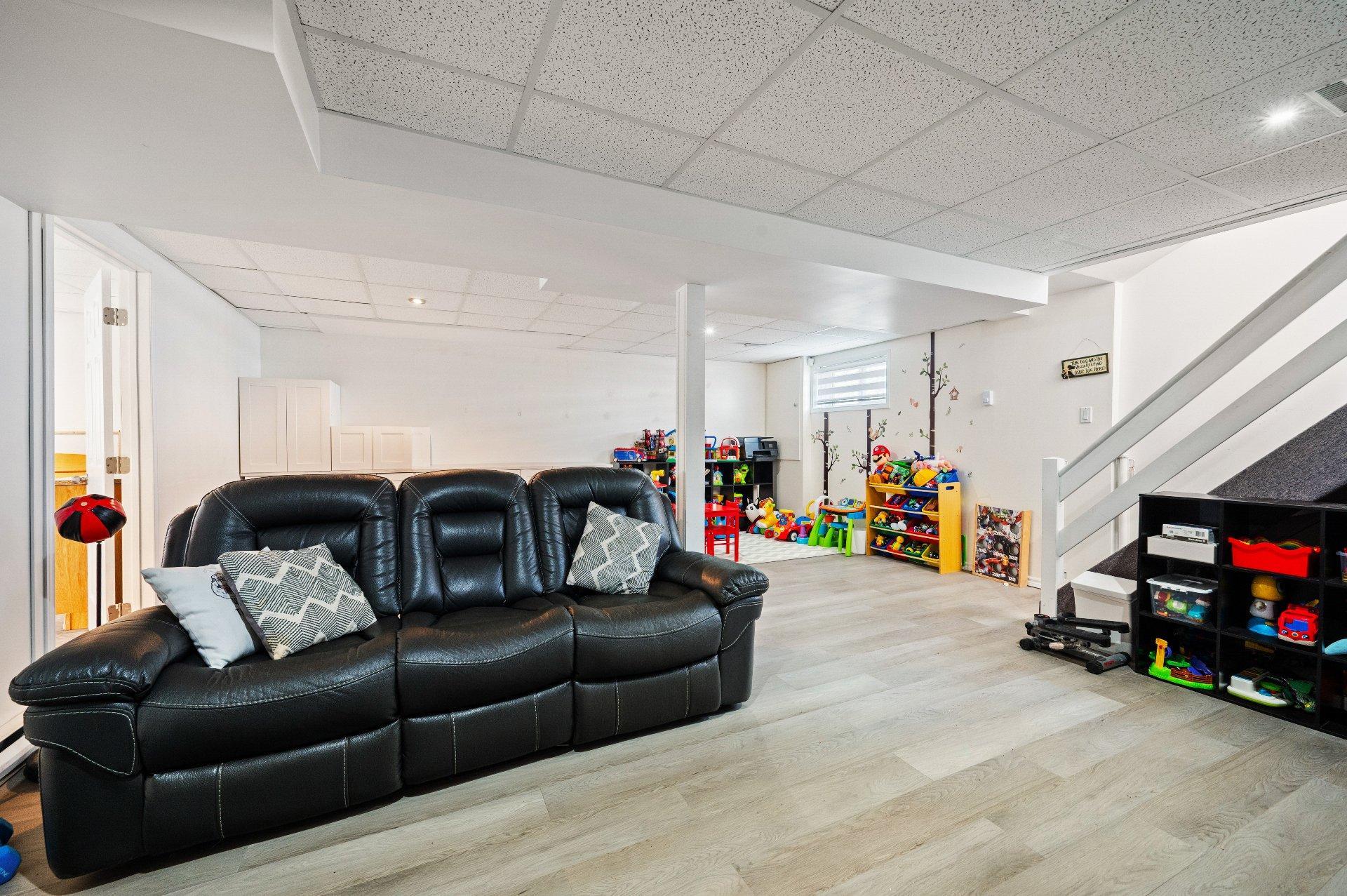 









14385


Av. Guertin

,
Saint-Hyacinthe,




QC
J2R1M3

